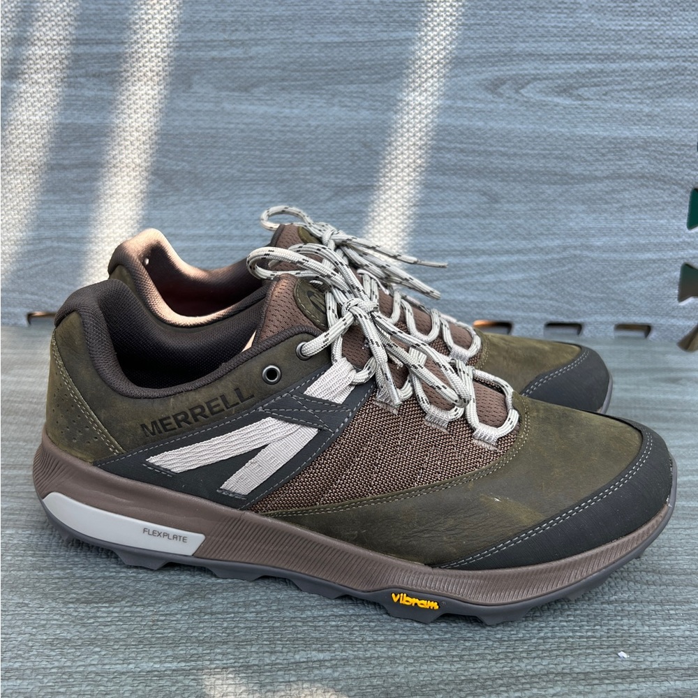 Men’s hiking shoes size 10